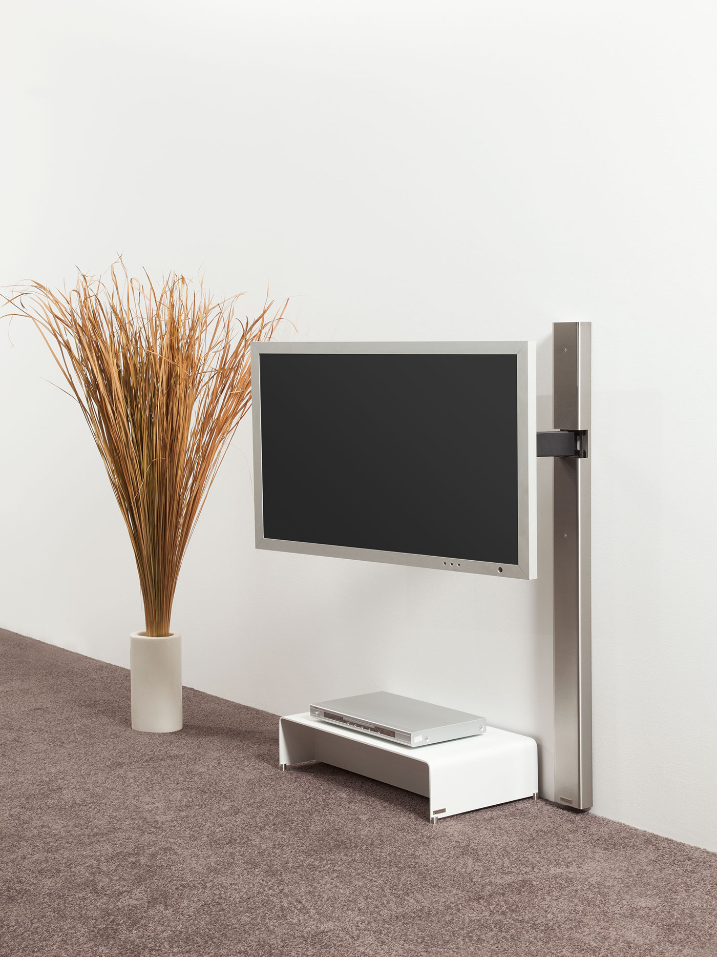 Wissmann design TV wall mount solution art128 swivel-mounted